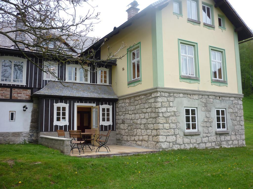 Chata Hugo - 3 Retreat Apartments Tanvald Bagian luar foto